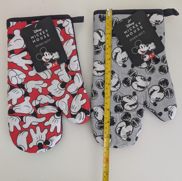 7 Pc BUNDLE Best of Mickey Mouse Kitchen Gadgets Disney Park Iconic Gloves - Picture 12 of 15